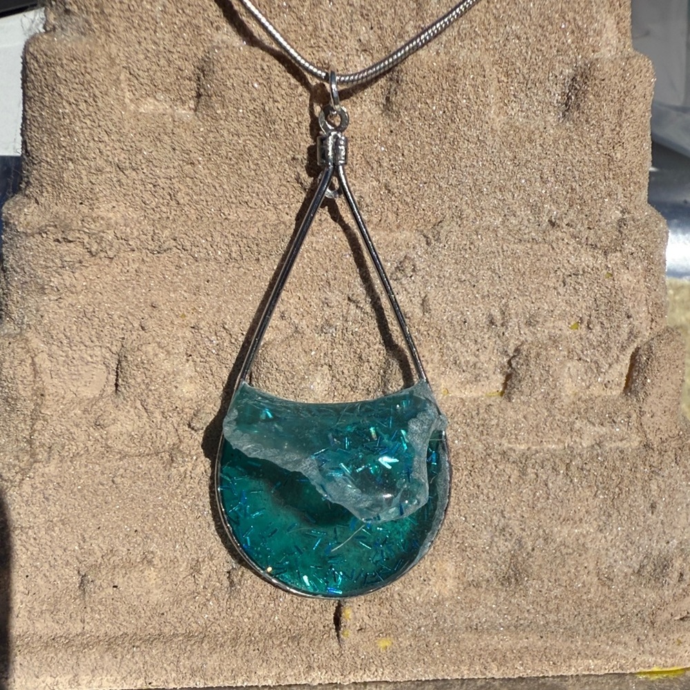 Elegant Teal Pendant Necklace